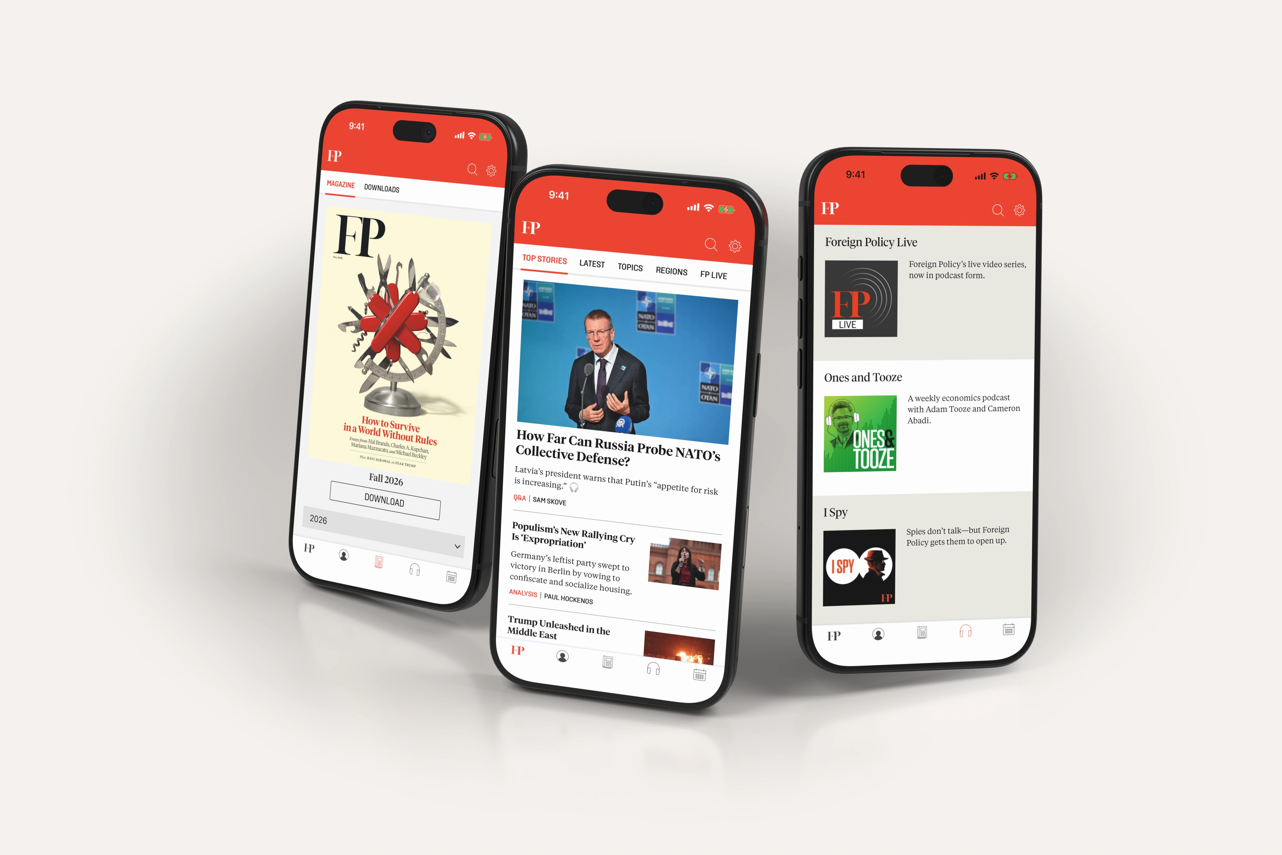 Foreign Policyn näköislehdet, uutiset ja podcastit kolmella puhelimella vaaleassa tilassa.