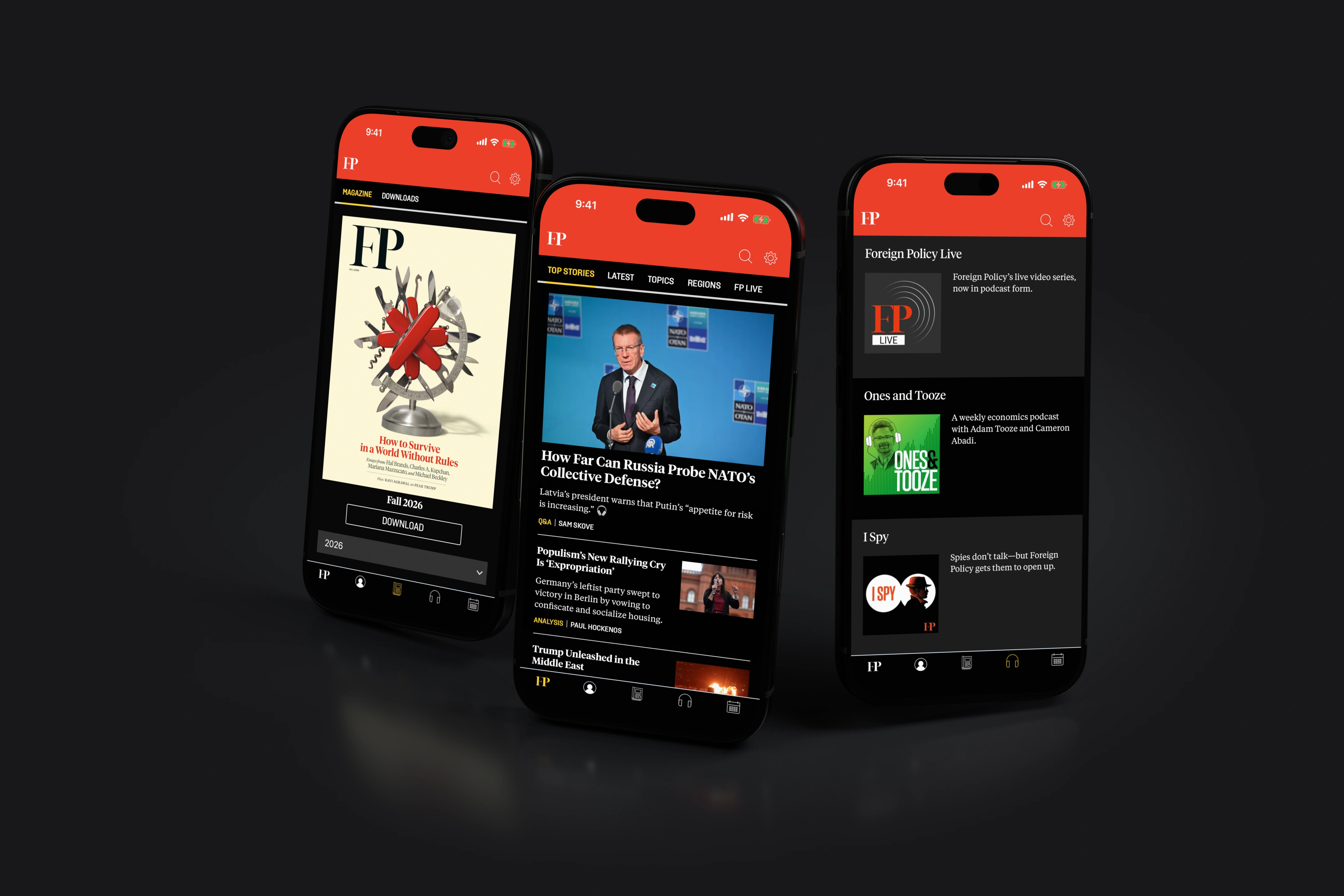 Foreign Policyn näköislehdet, uutiset ja podcastit kolmella puhelimella tummassa tilassa.